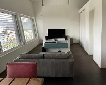 Hunsrueck, Naehe Mosel, Etwas Andere Haus